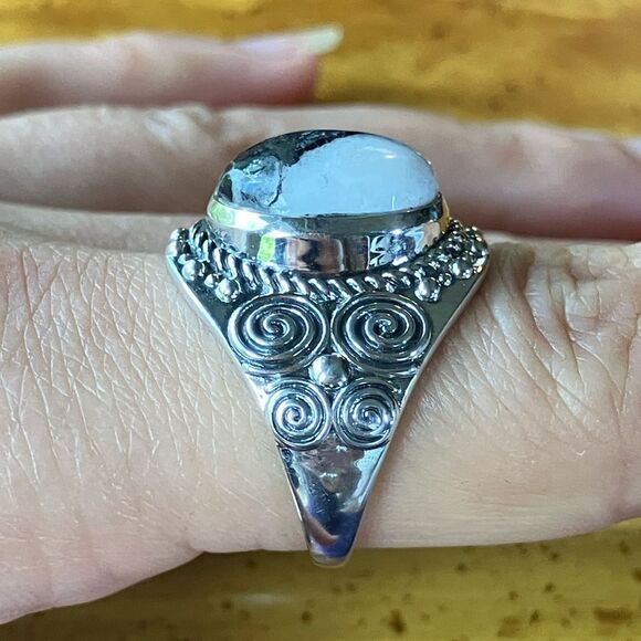 Genuine White Buffalo Sterling Silver Ring Size 8 - Picture 3 of 9